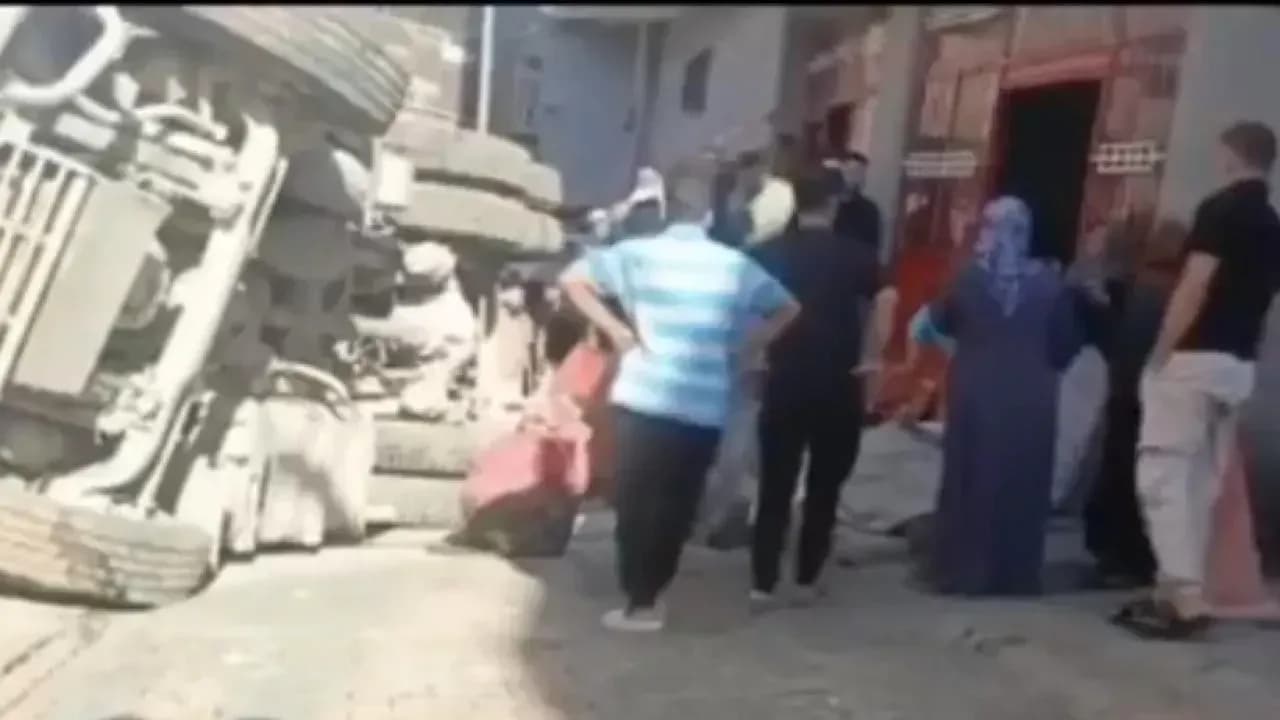 Urfa’da Devrilen Kamyon Küçük Çocuğun Canına Mal Oldu
